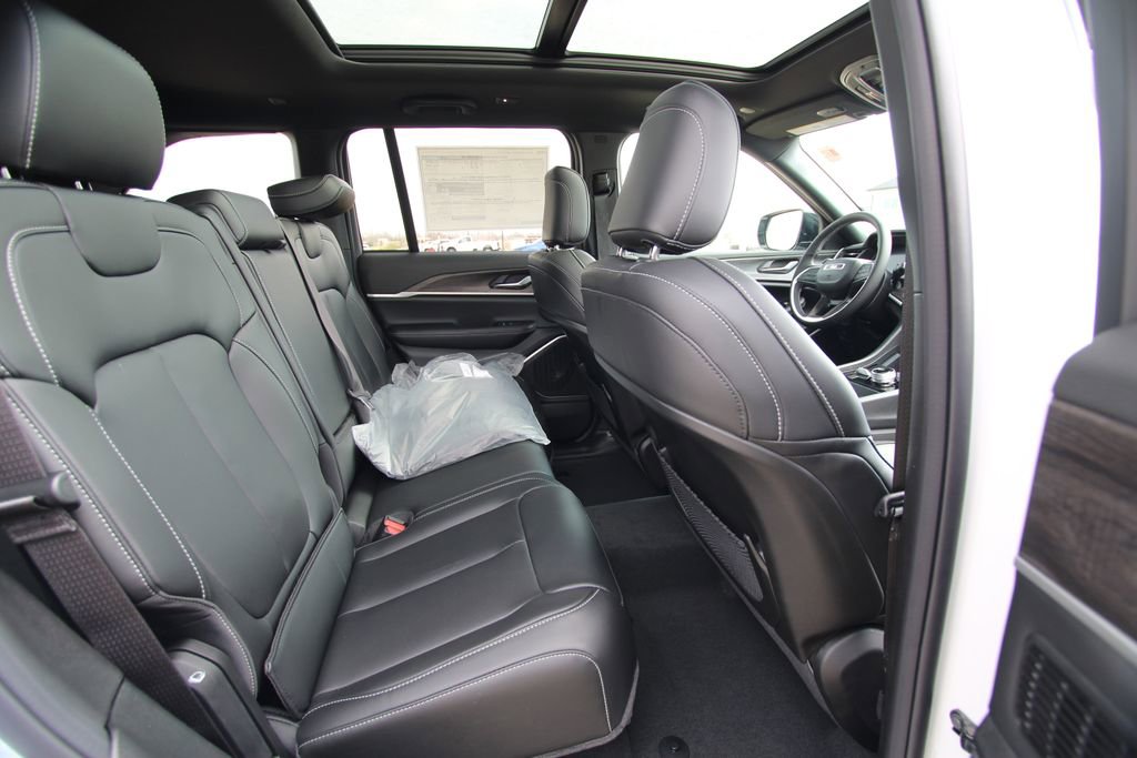 New 2026 Jeep Grand Cherokee Limited image 9