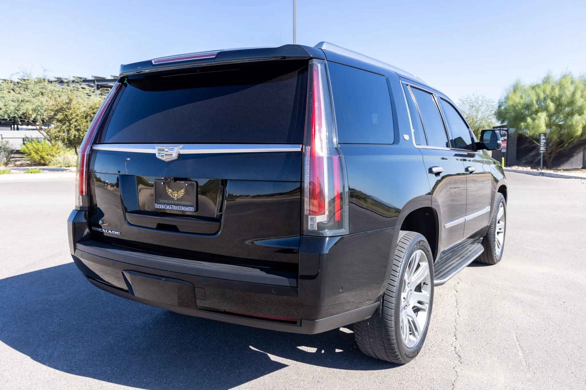 Used 2017 Cadillac Escalade Luxury image 5