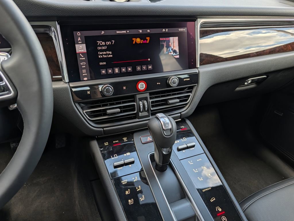 Used 2025 Porsche Macan T image 22