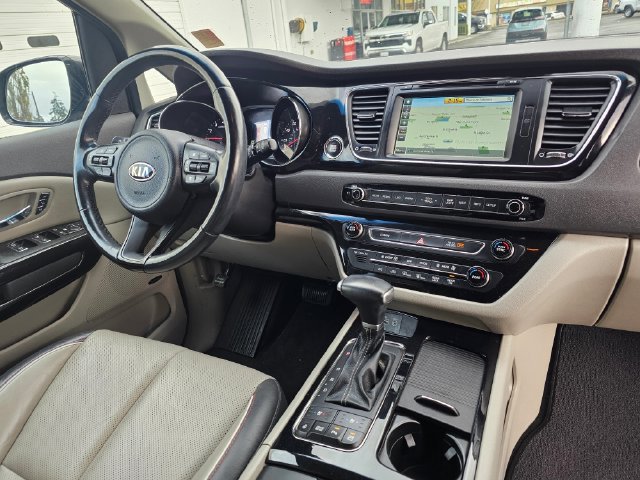 Used 2018 Kia Sedona SX FWD image 11