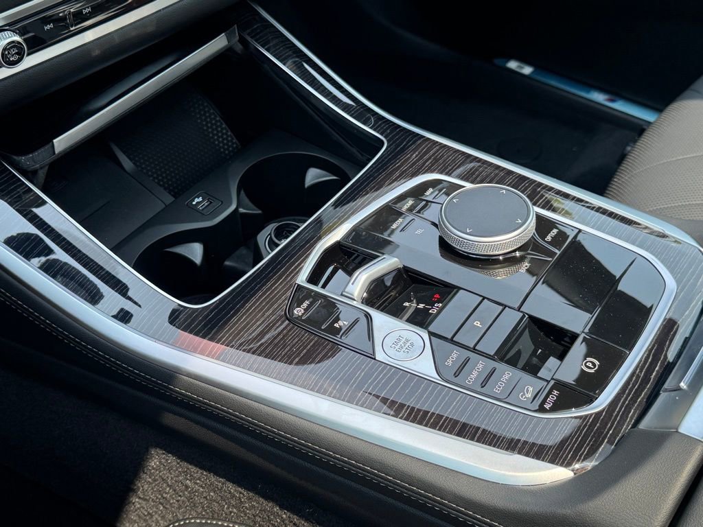 Used 2026 BMW X5 xDrive40i w/ M Sport Package image 11