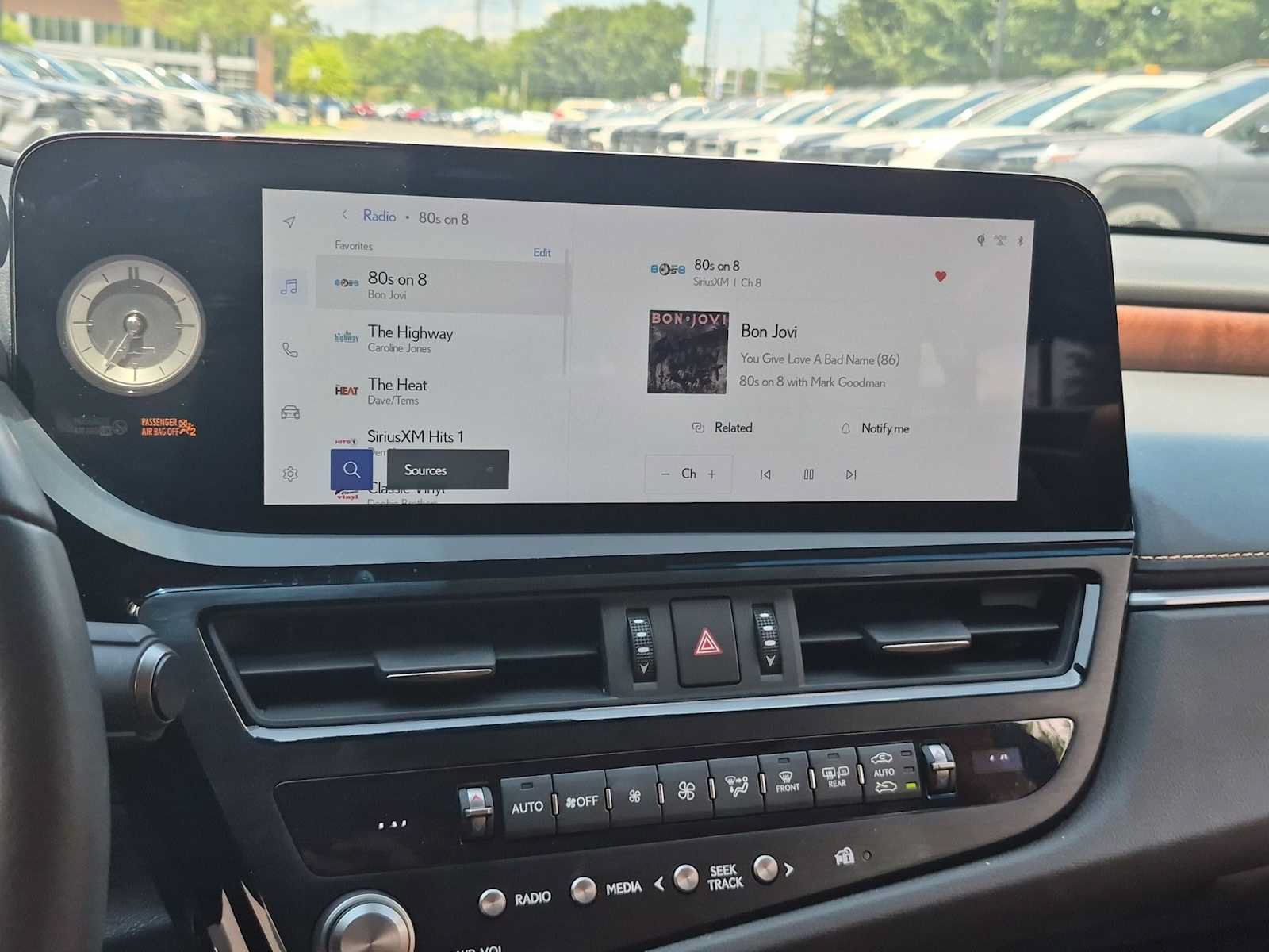 Used 2024 Lexus ES 300h w/ Technology Package FWD image 28