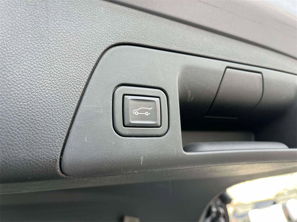 Used 2021 Buick Envision Essence w/ Technology Package I image 18