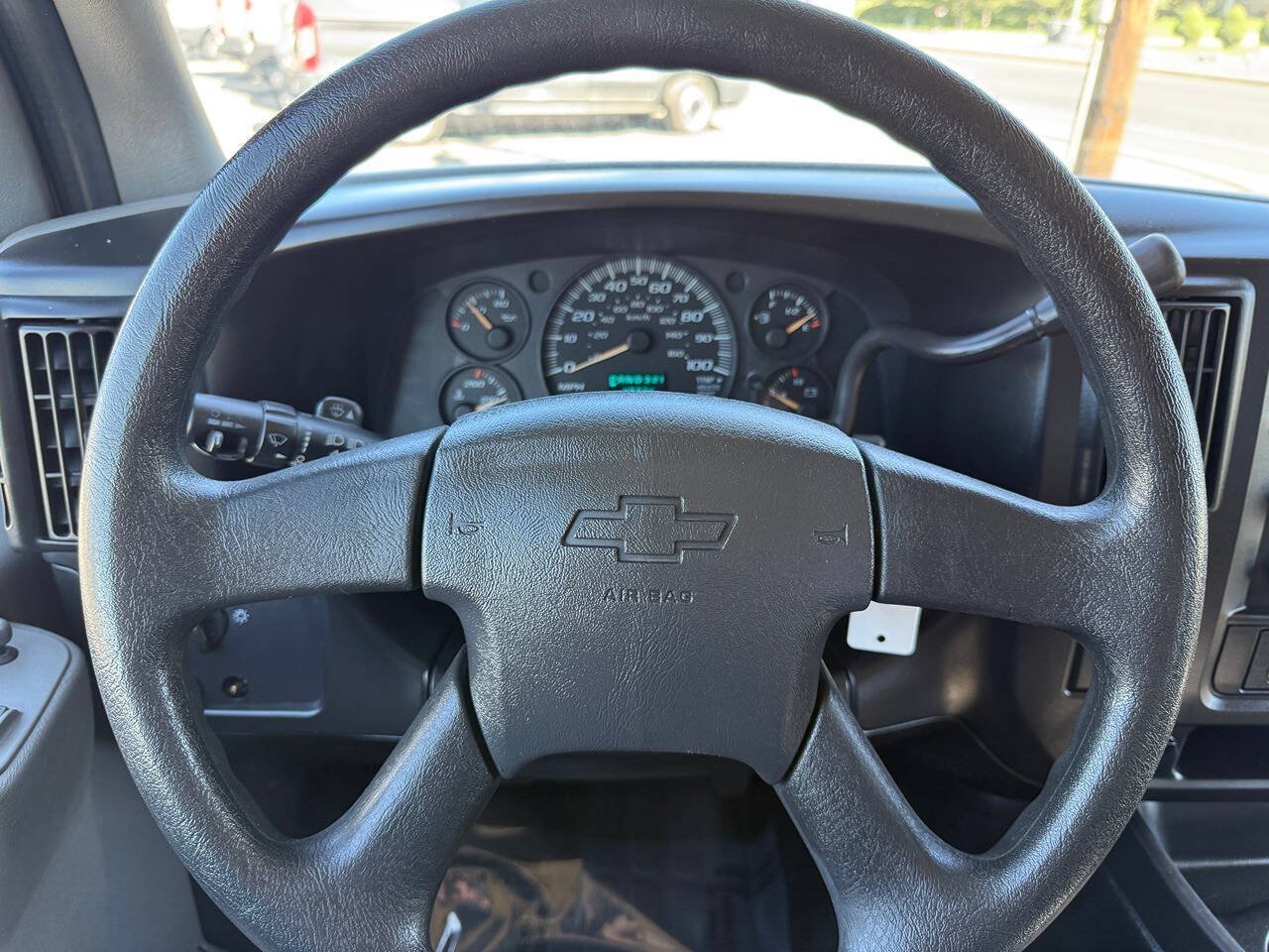 Used 2005 Chevrolet Express 2500 Passenger RWD image 28