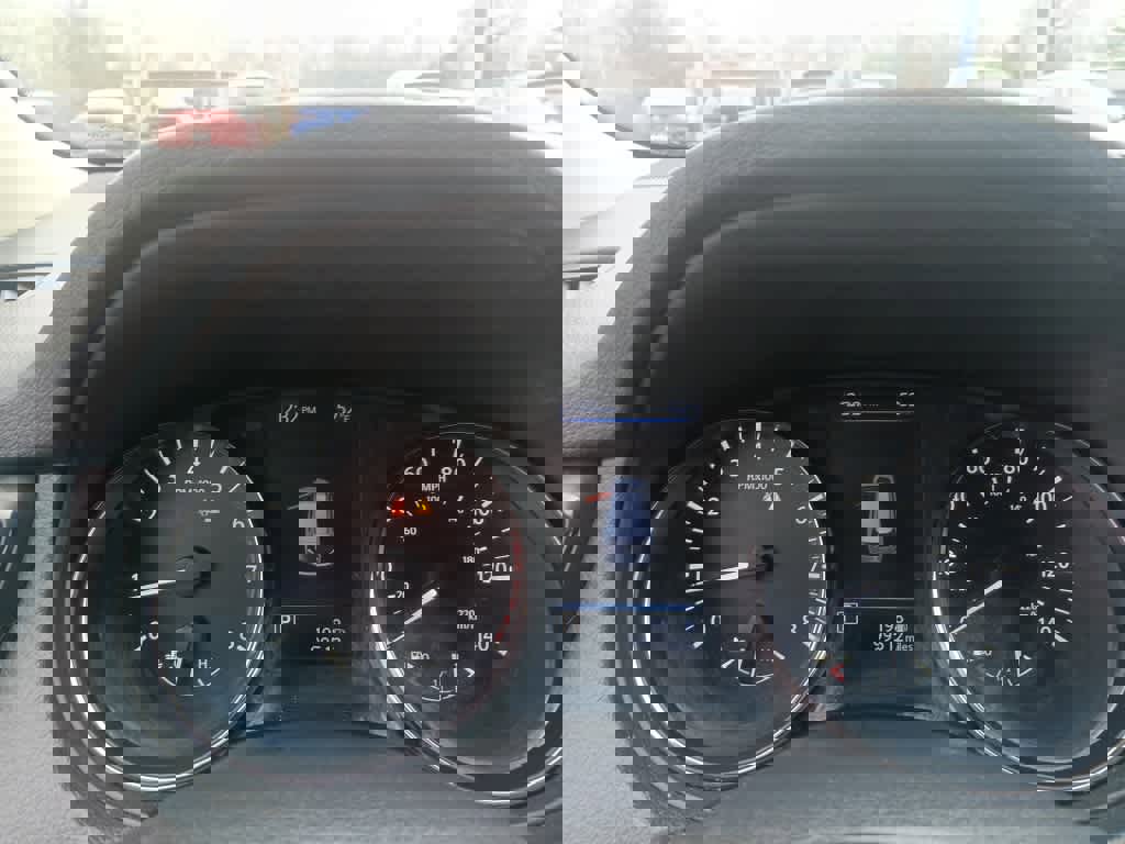 Used 2019 Nissan Rogue SV image 10