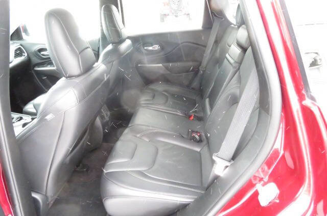Used 2019 Jeep Cherokee Limited image 12