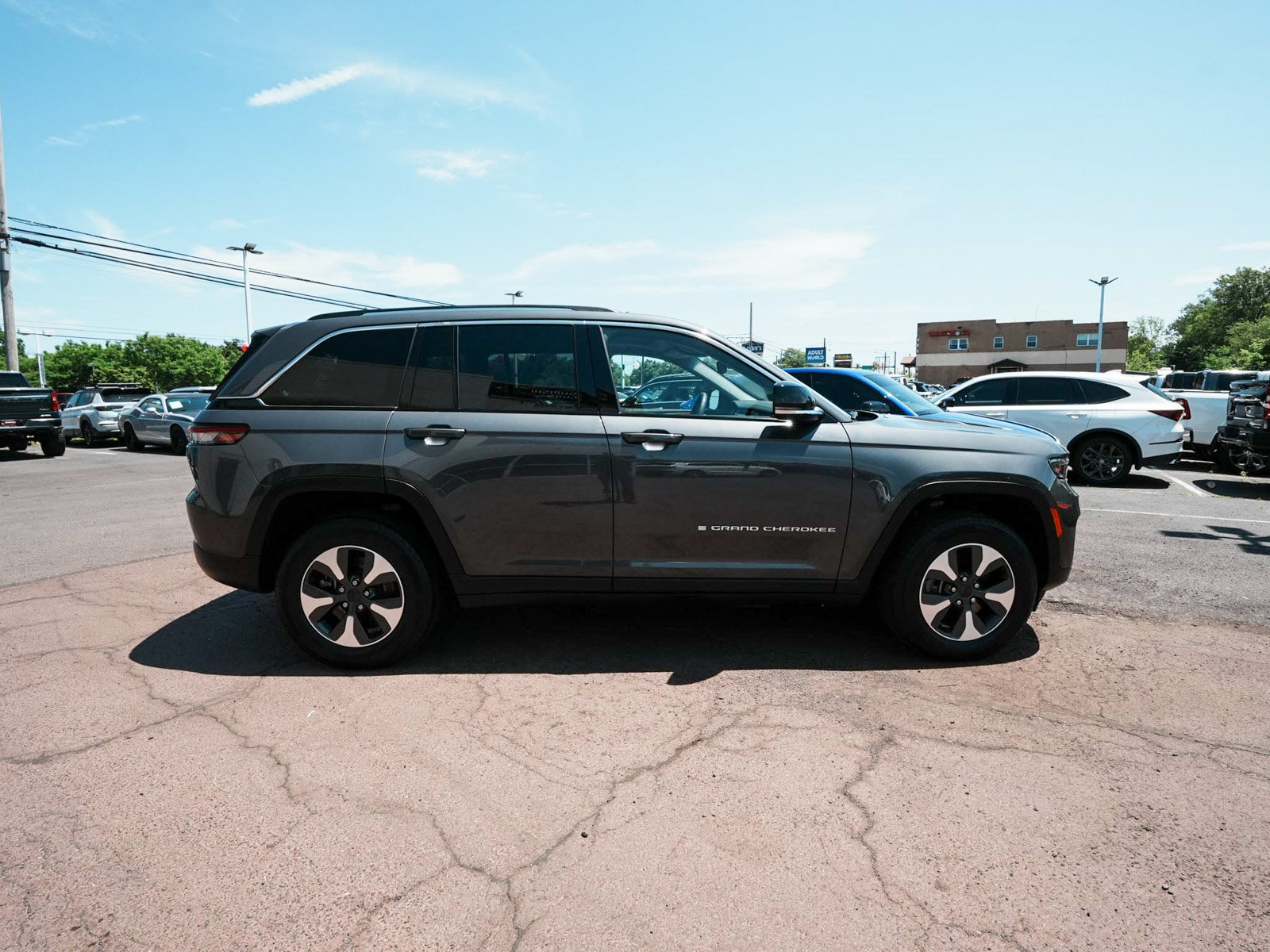 Used 2022 Jeep Grand Cherokee Limited 4xe AWD/4WD image 4