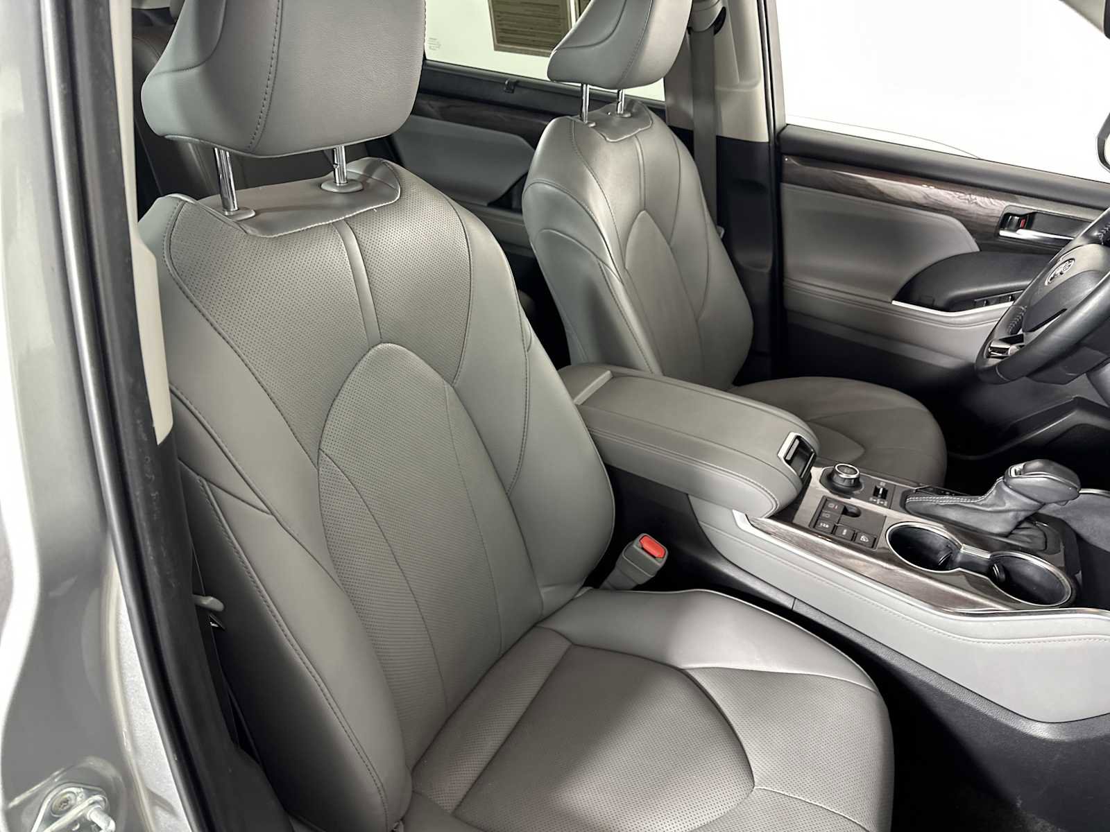 Used 2023 Toyota Highlander Limited image 36