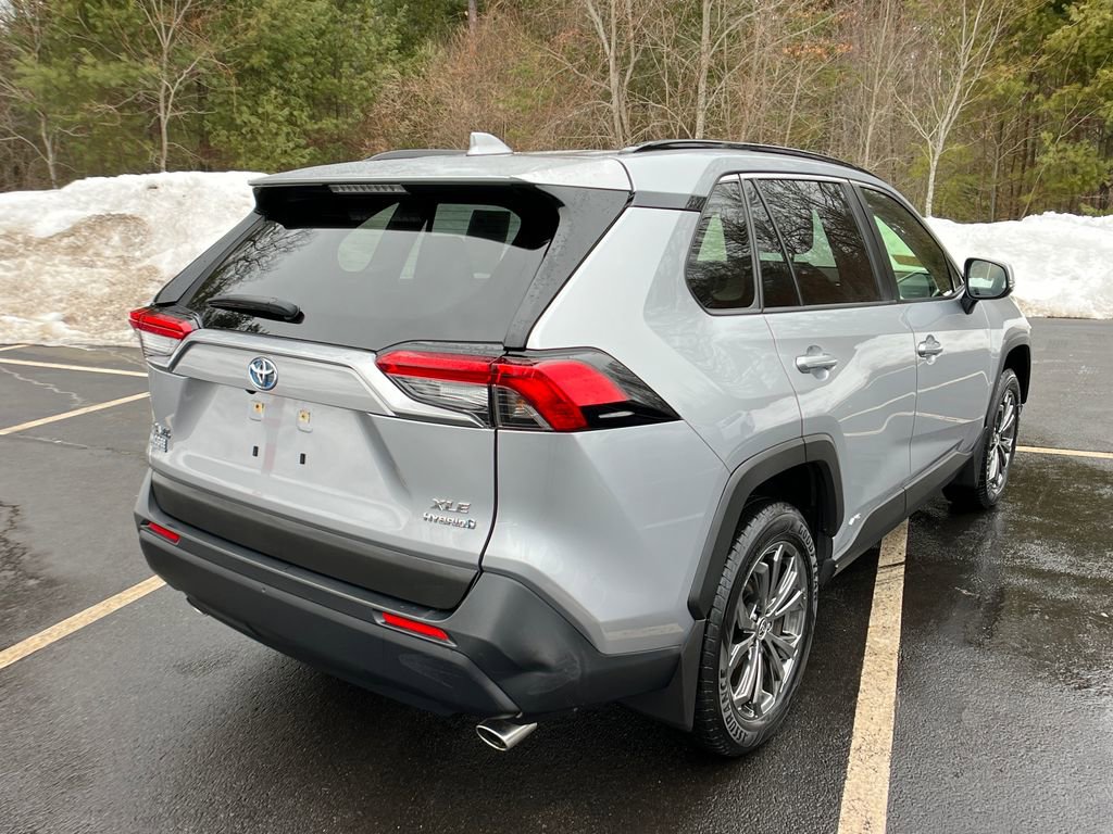 Used 2022 Toyota RAV4 XLE Premium image 5