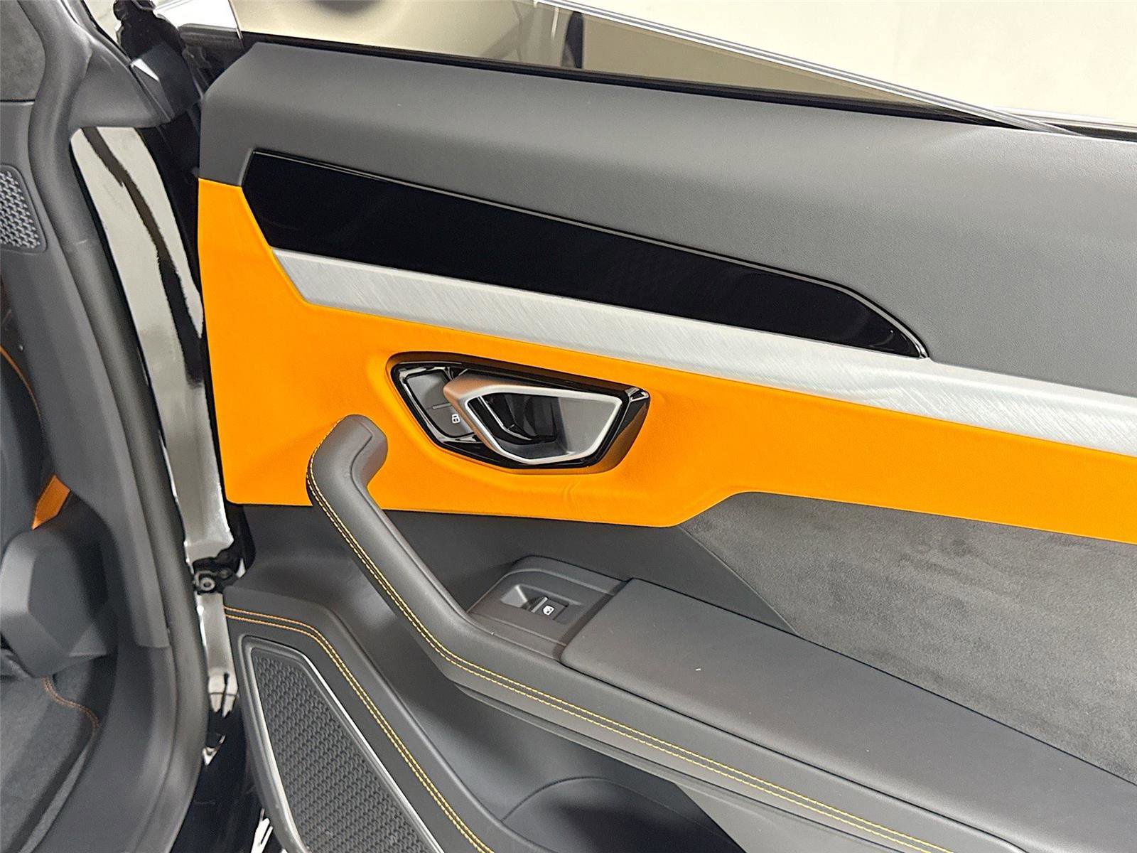 Used 2024 Lamborghini Urus S AWD/4WD image 30