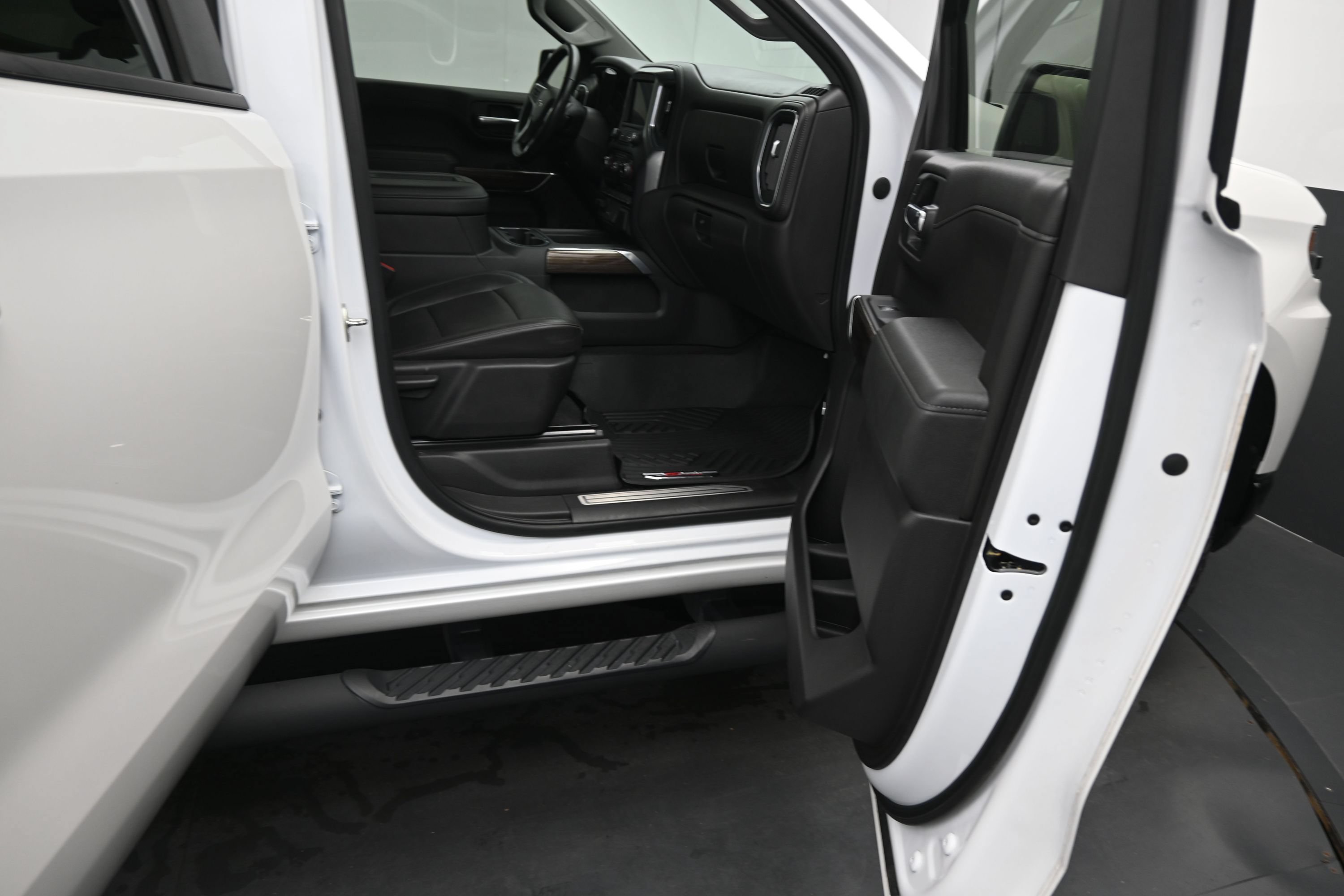Used 2020 Chevrolet Silverado 1500 LT Trail Boss AWD/4WD image 13