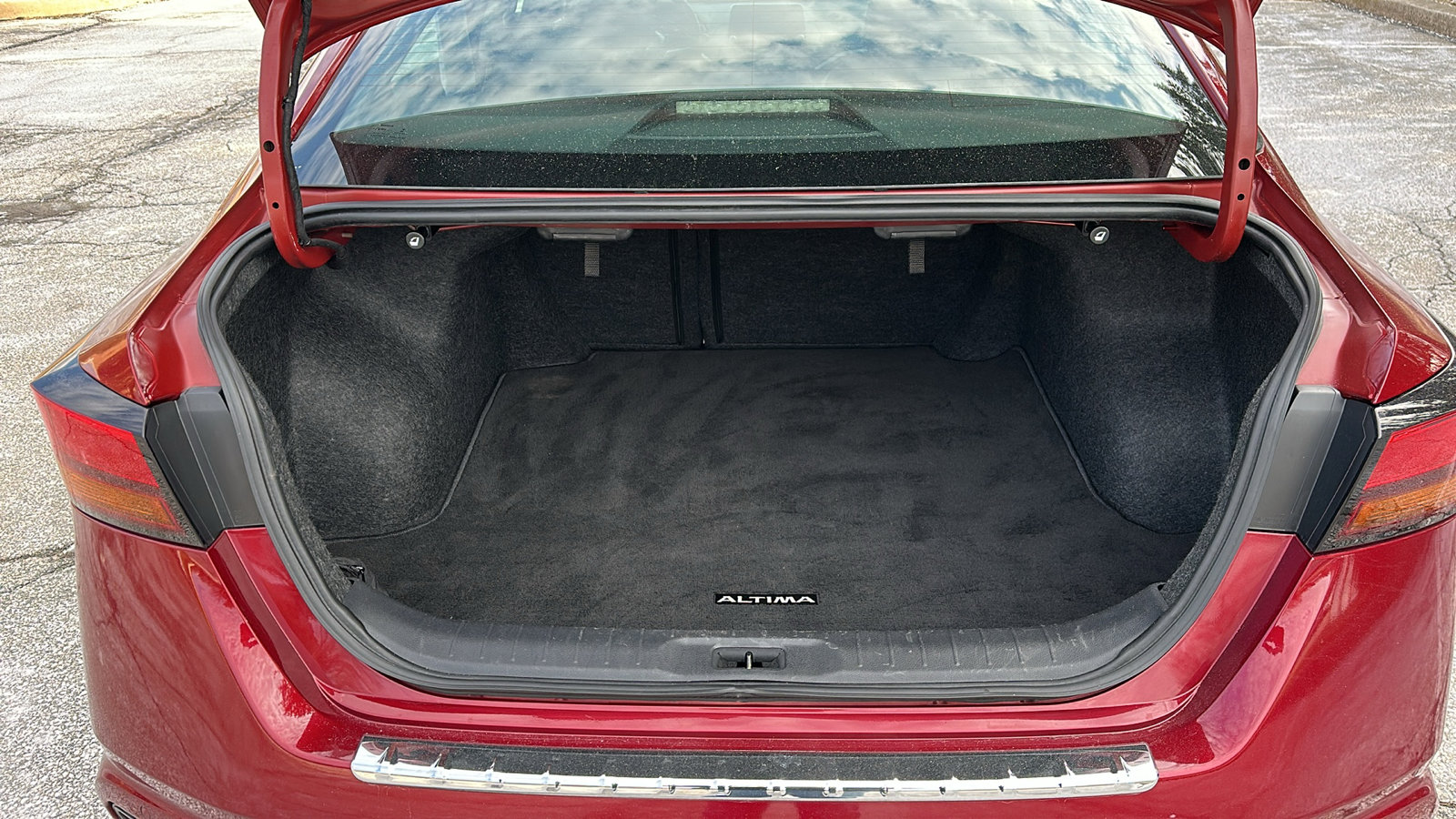 Certified 2020 Nissan Altima 2.5 SR w/ Premium Package image 7