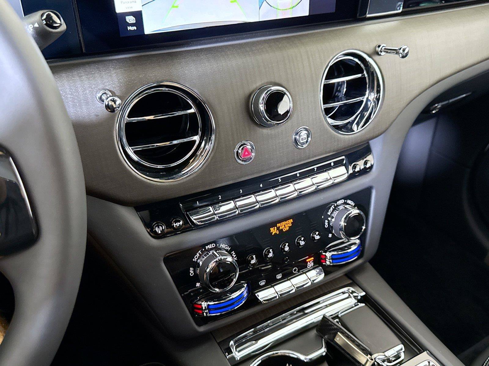 Used 2025 Rolls-Royce Spectre AWD/4WD image 21