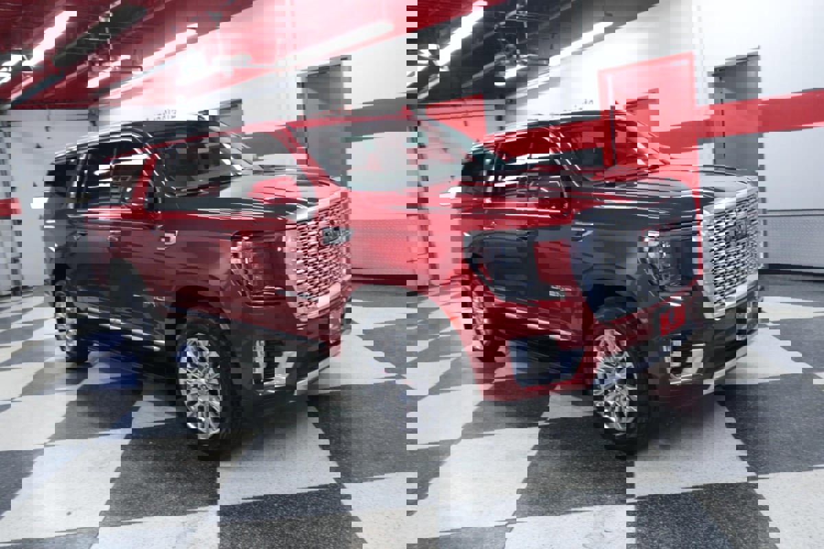 Used 2023 GMC Yukon XL Denali image 3