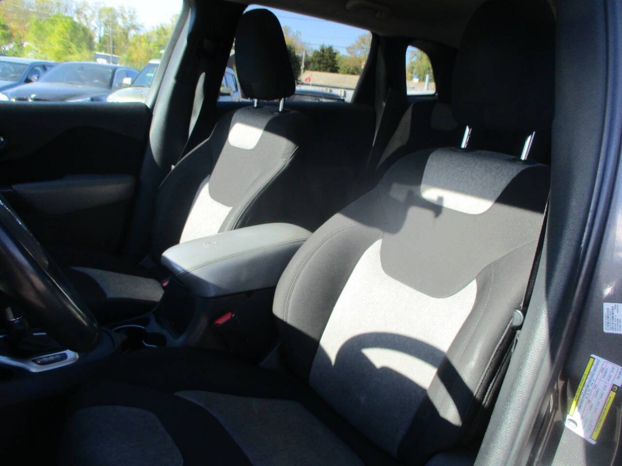 Used 2014 Jeep Cherokee Latitude image 10