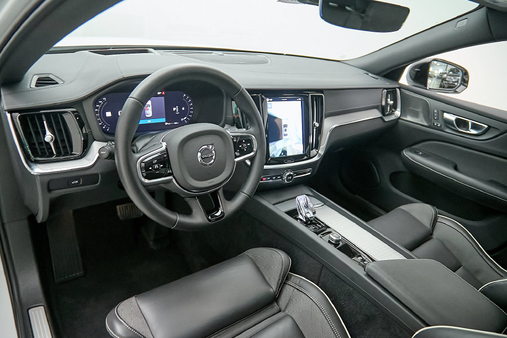 Certified 2025 Volvo S60 B5 Ultra AWD/4WD image 12