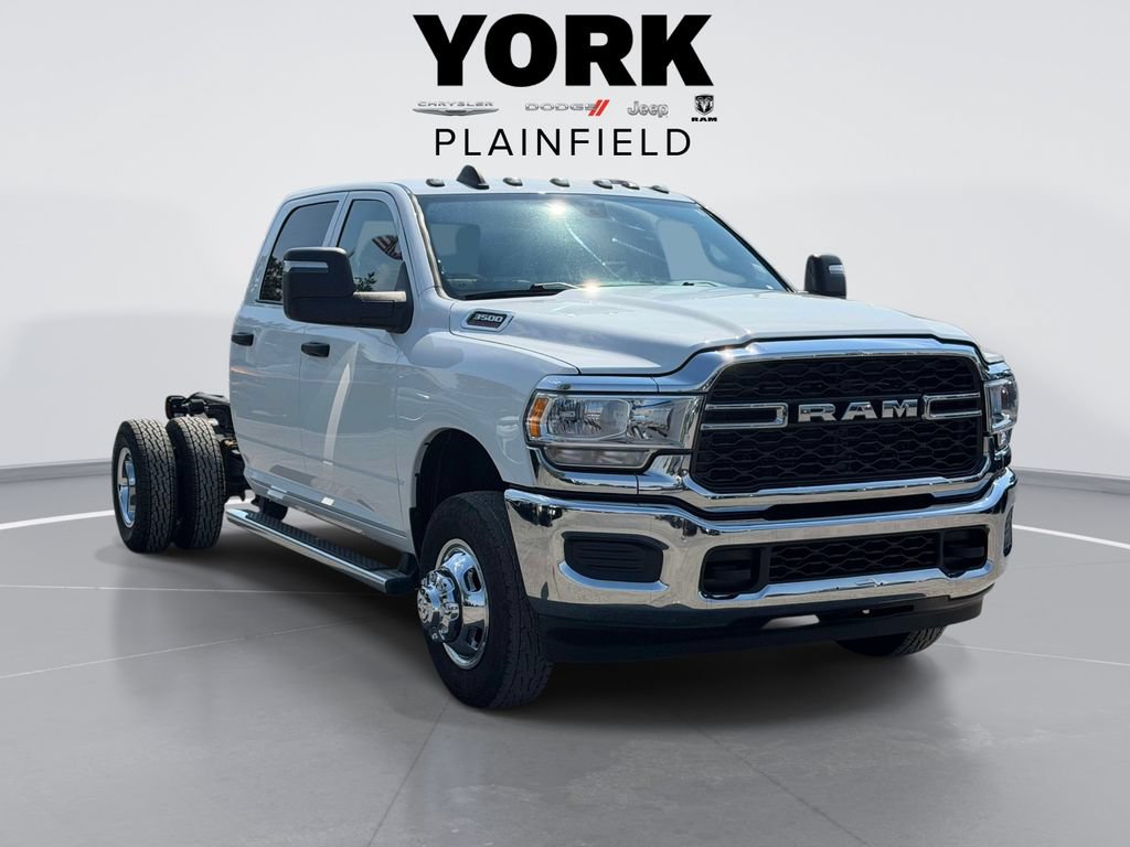 Used 2023 RAM 3500 Tradesman w/ Chrome Appearance Group AWD/4WD image 3