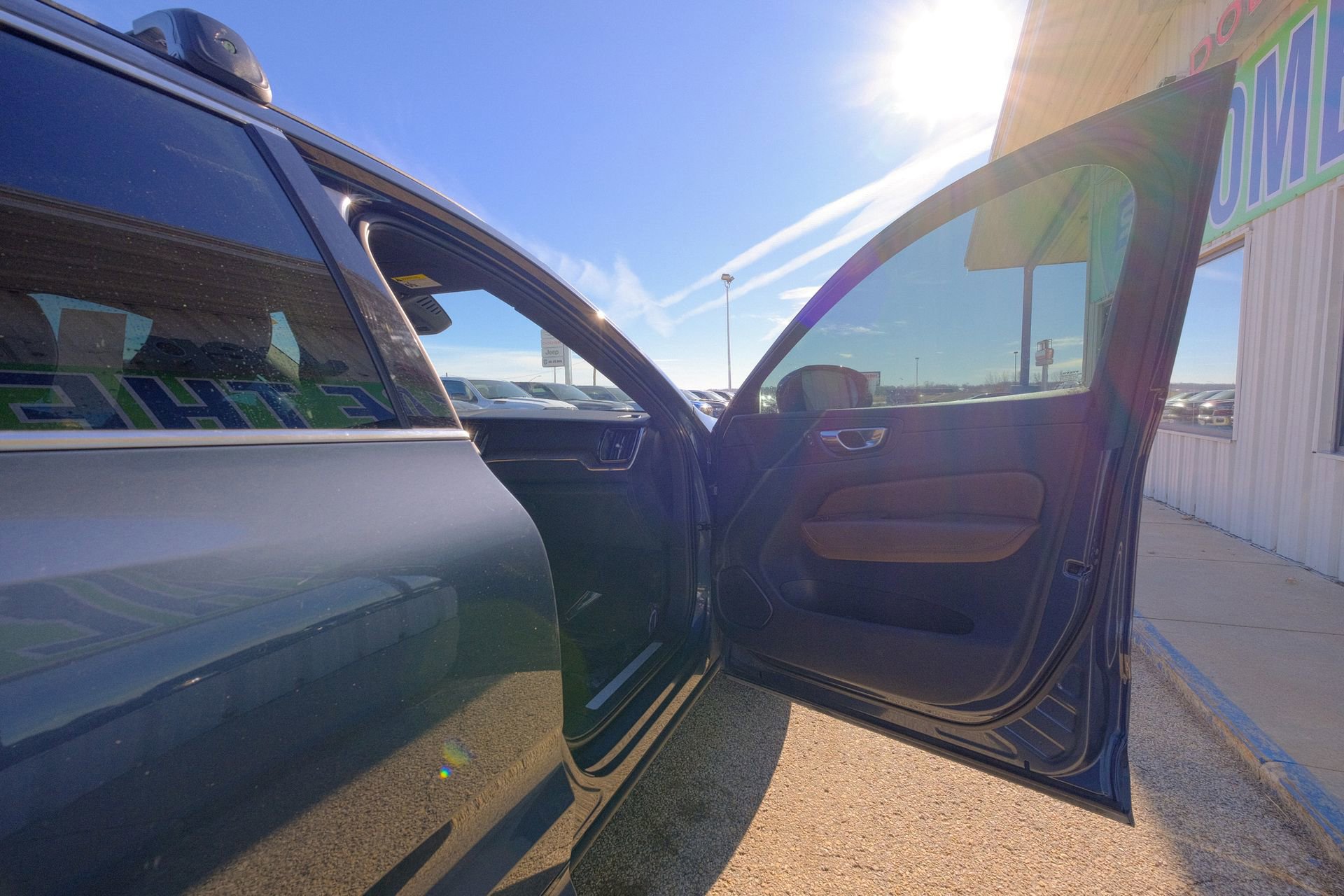 Used 2022 Volvo XC60 B5 Momentum image 16