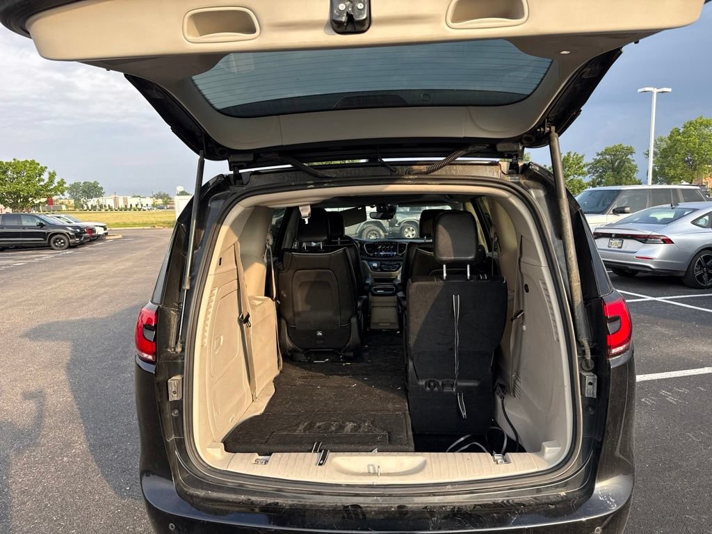 Used 2022 Chrysler Pacifica Limited FWD image 9