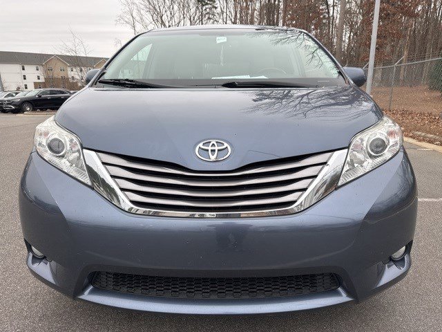 Used 2015 Toyota Sienna XLE image 2