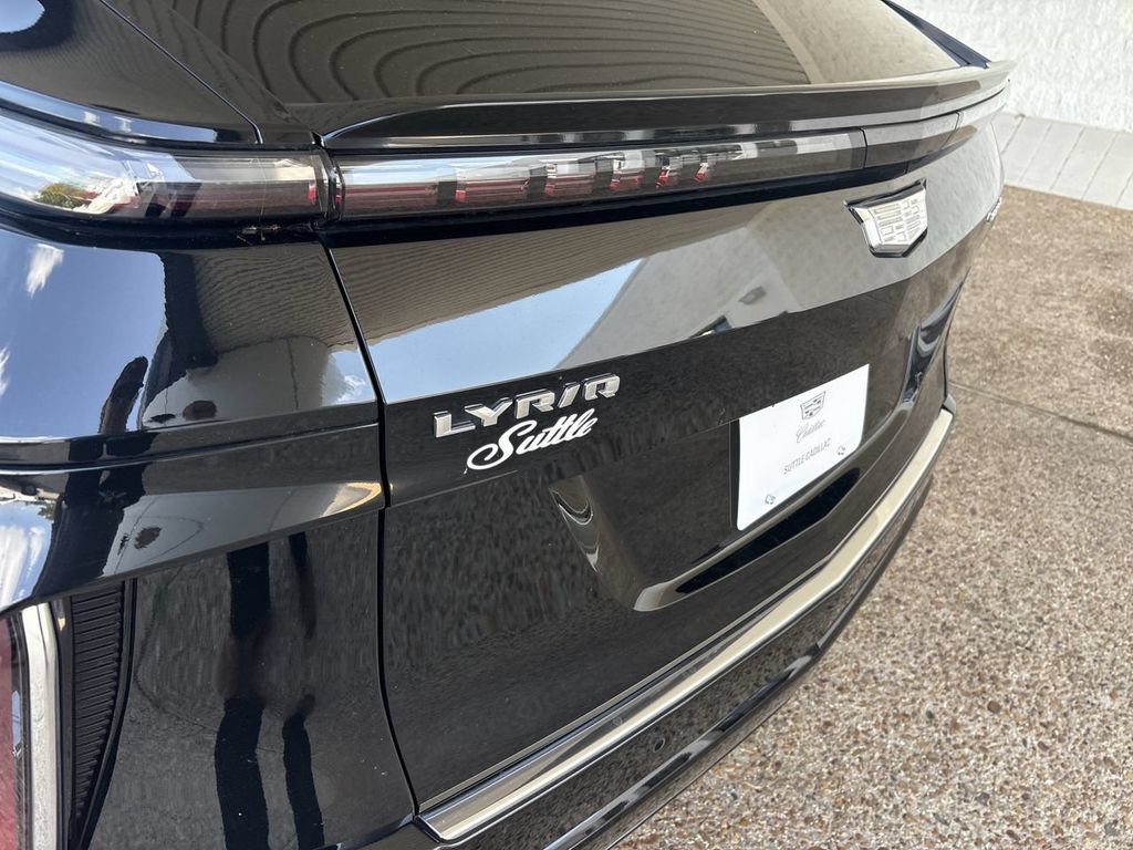 Certified 2024 Cadillac Lyriq Luxury AWD/4WD image 33