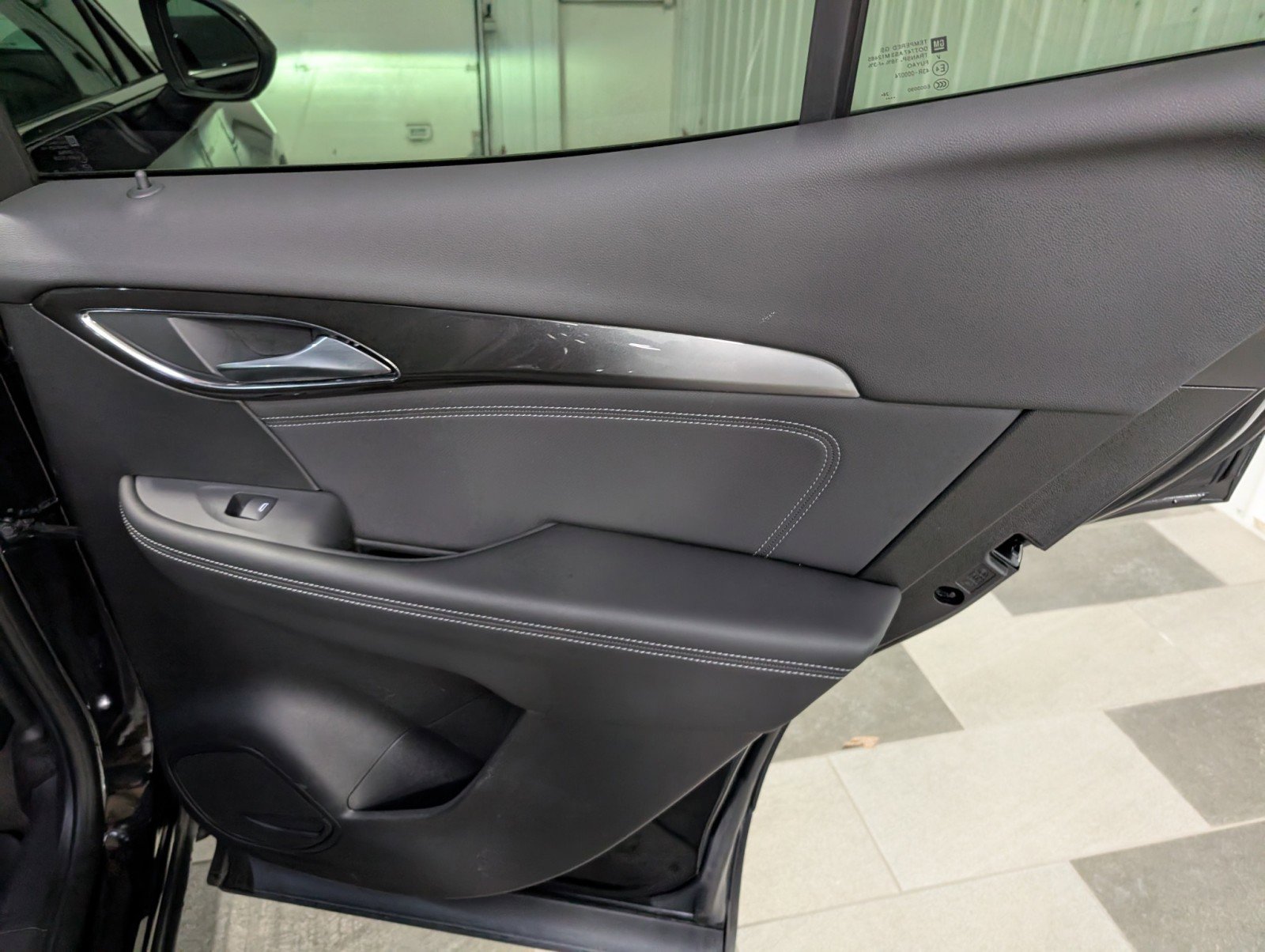 Used 2025 Buick Envision Preferred image 25