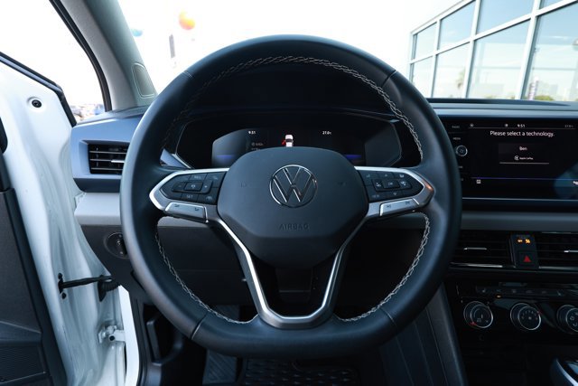 Used 2023 Volkswagen Taos SE FWD image 11