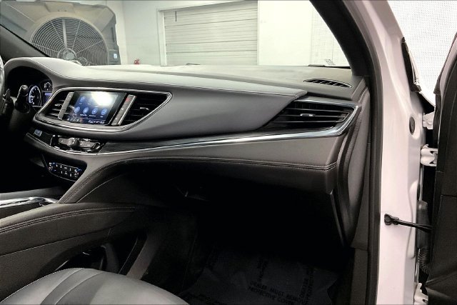 Used 2023 Buick Enclave Essence FWD image 18