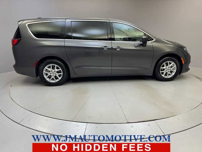 Used 2023 Chrysler Voyager LX image 6