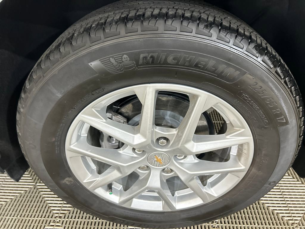 Used 2022 Chevrolet Equinox LT w/ LPO, Floor Liner Package image 10