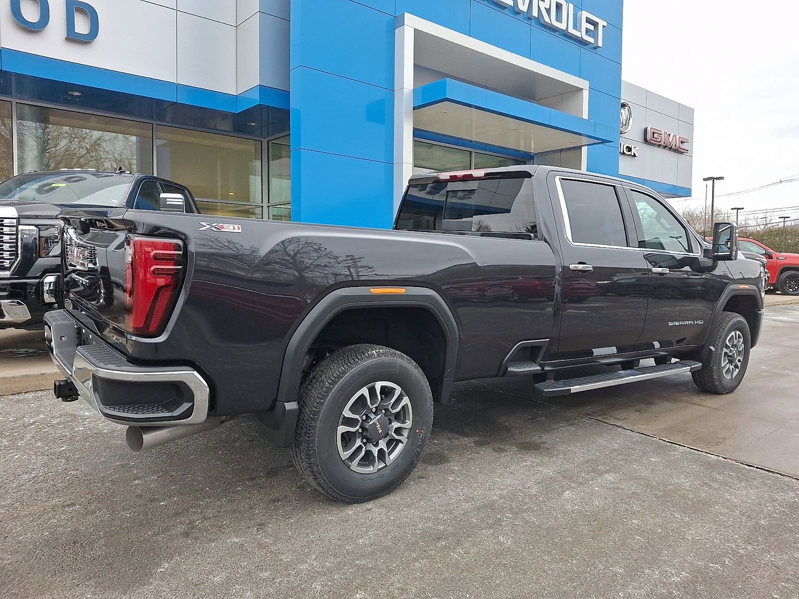 New 2026 GMC Sierra 2500 SLT w/ SLT Premium Package image 6