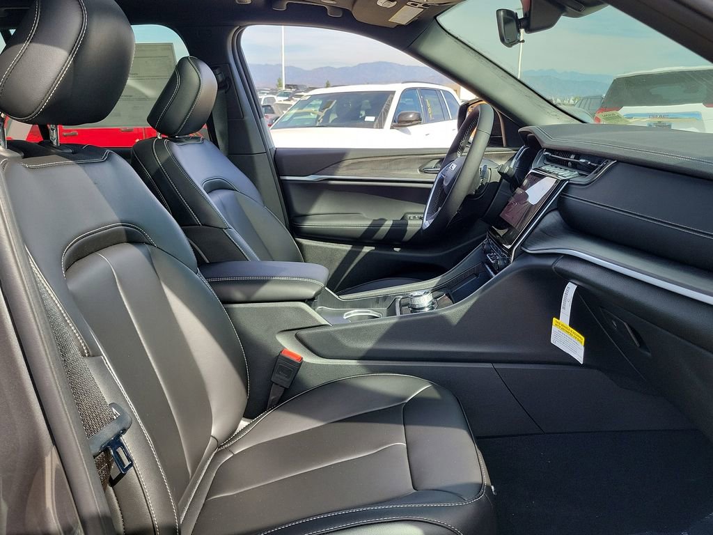 New 2025 Jeep Grand Cherokee Limited w/ Black Appearance Package image 10