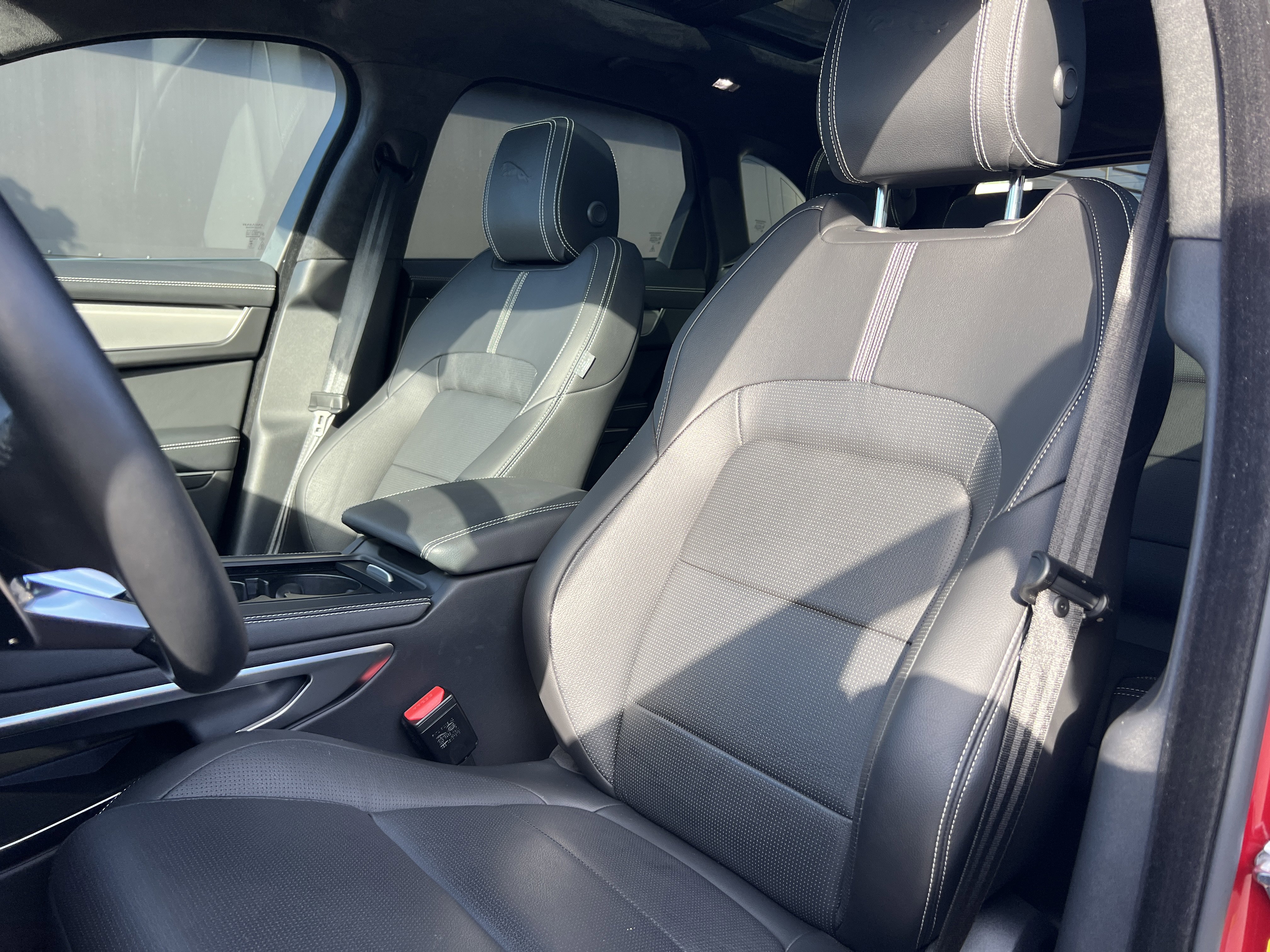 Certified 2025 Jaguar F-PACE R-Dynamic S image 22