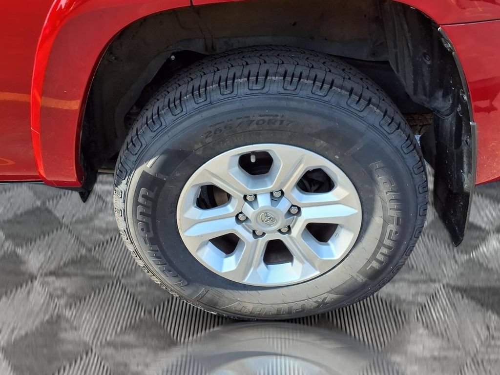 Used 2024 Toyota 4Runner SR5 AWD/4WD image 26