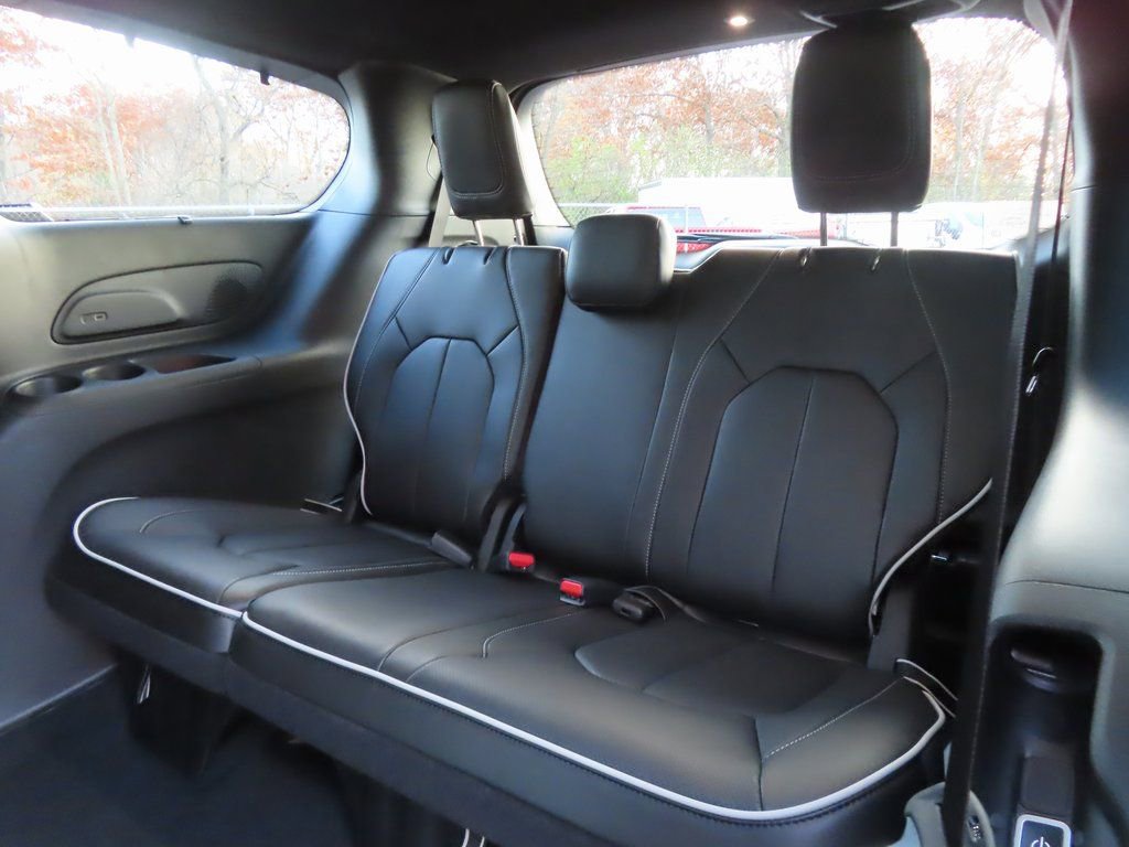 New 2026 Chrysler Pacifica Limited w/ S Appearance Package image 27