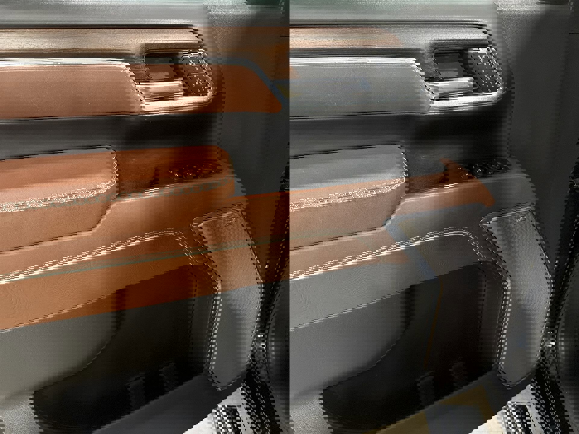 Used 2024 GMC Sierra 2500 Denali Ultimate image 29