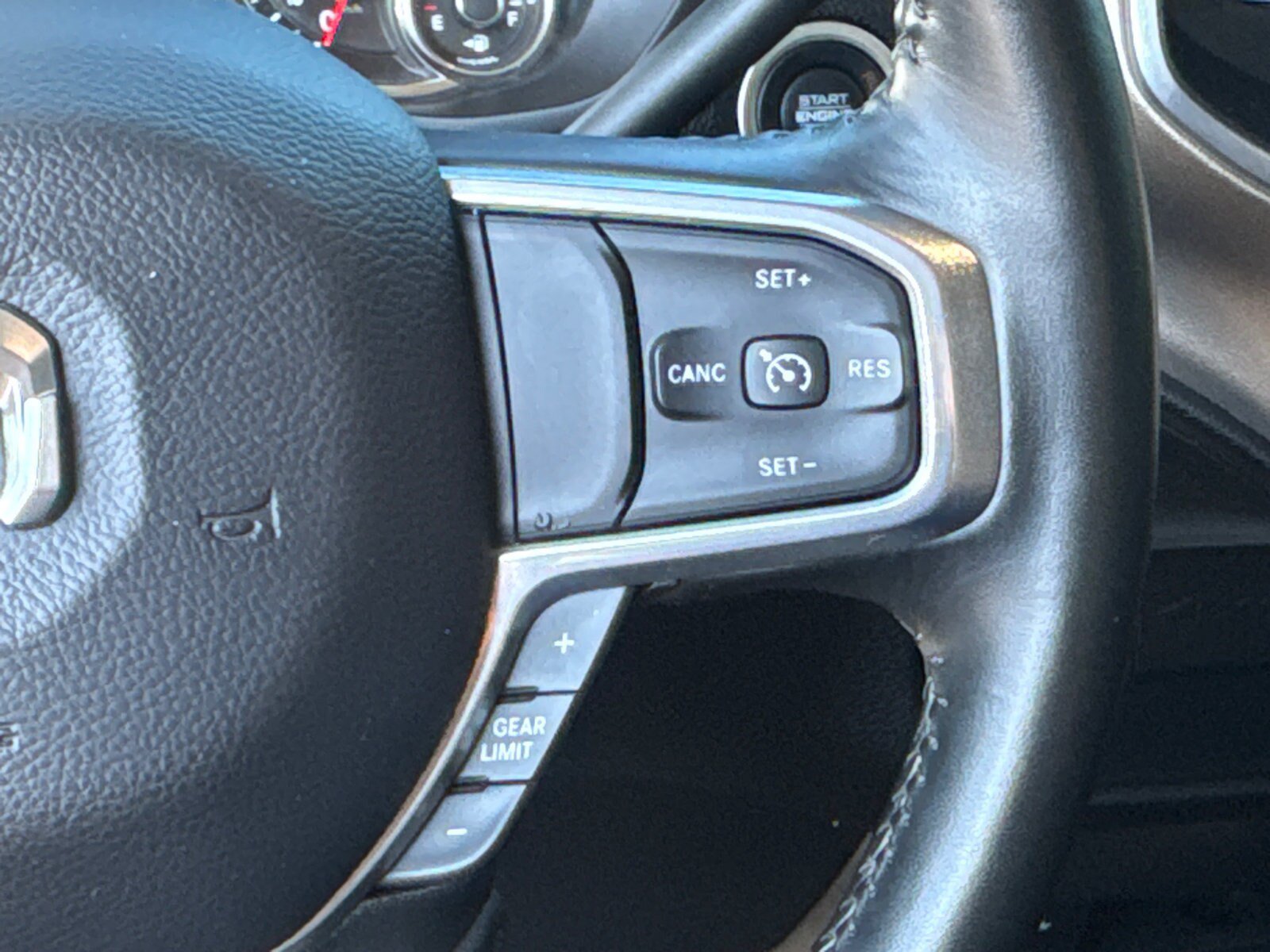 Used 2024 RAM 2500 Laramie AWD/4WD image 33
