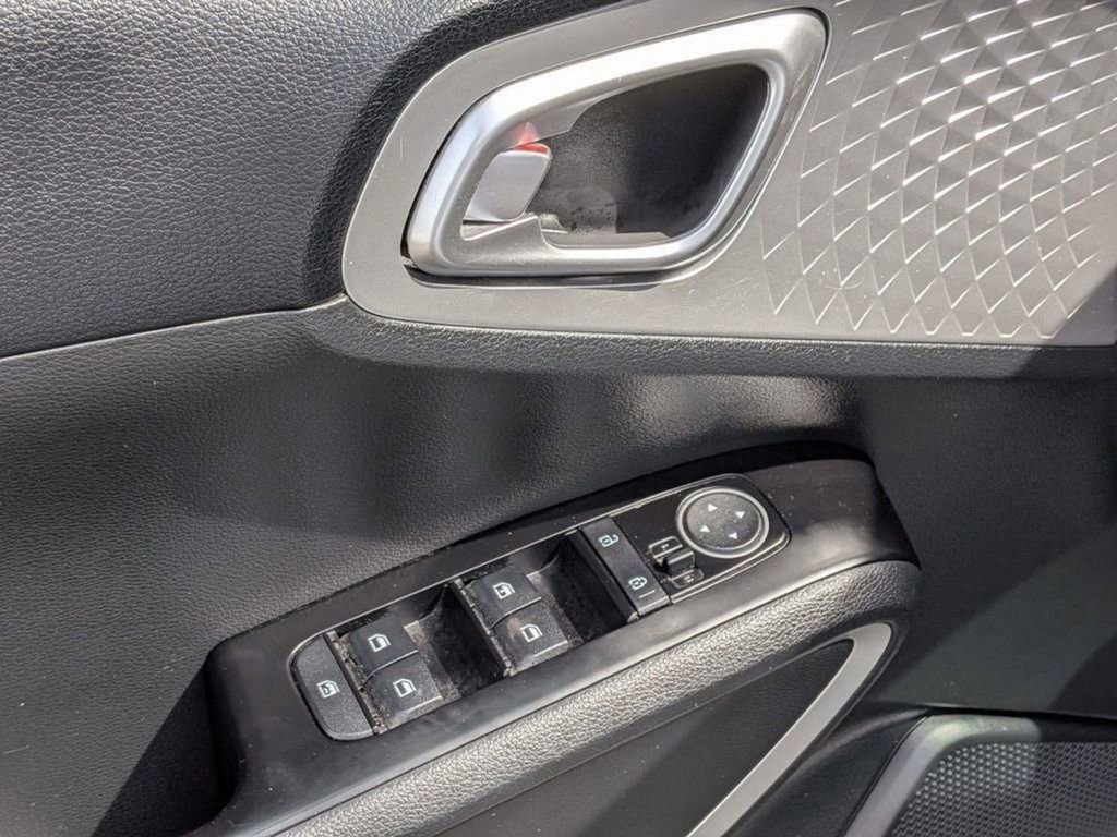 Used 2023 Kia Soul LX w/ LX Technology Package FWD image 11