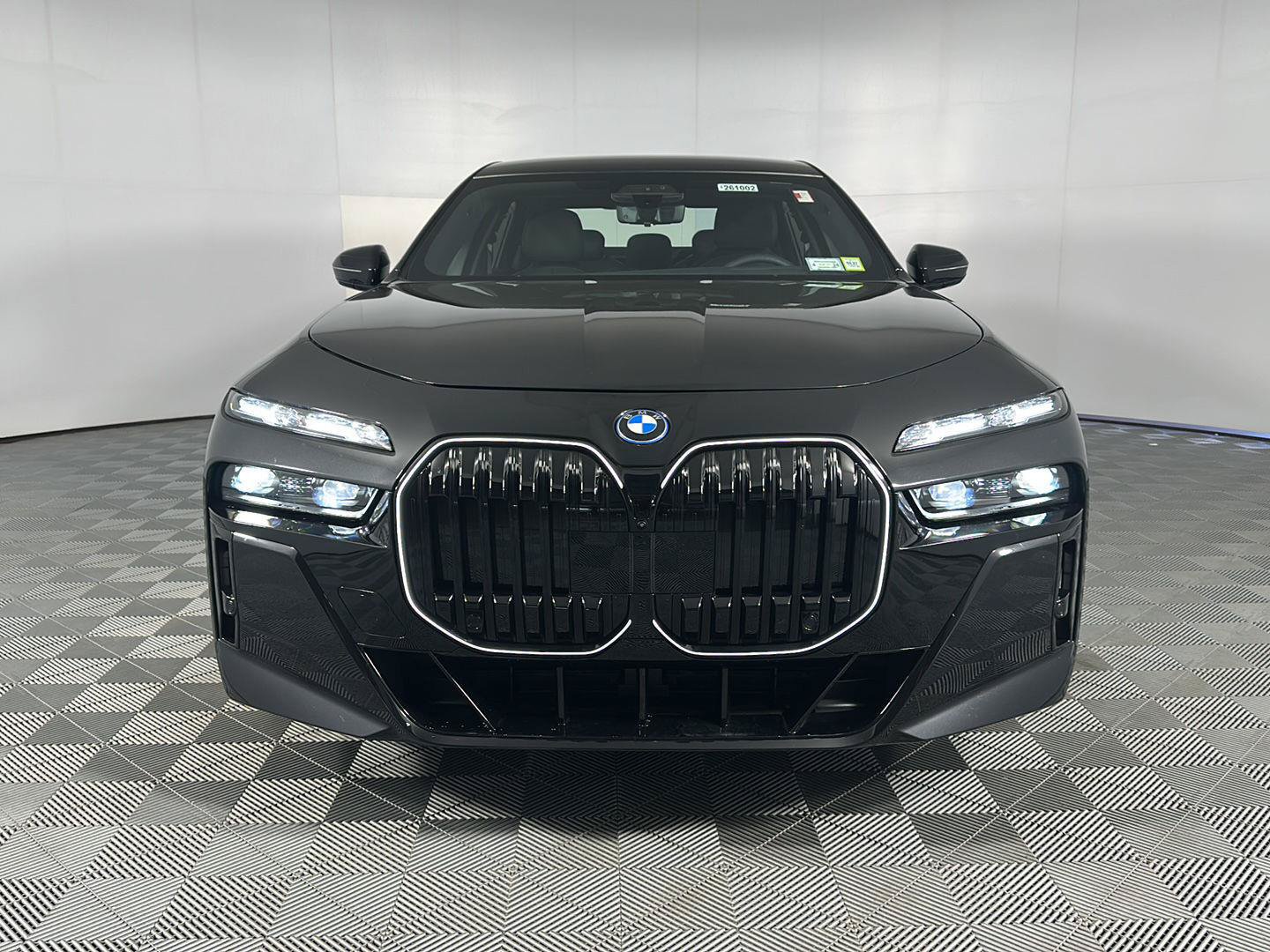 New 2026 BMW i7 xDrive60 w/ Executive Package AWD/4WD image 2