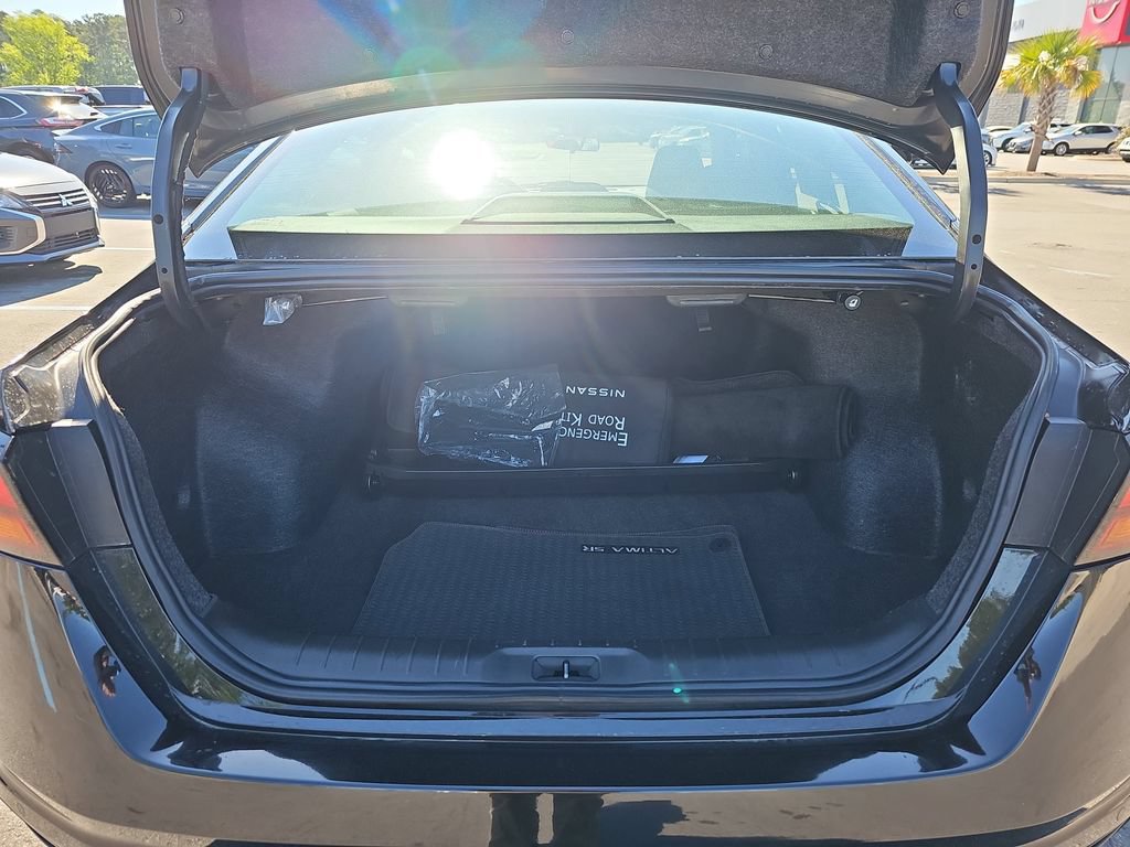 Used 2024 Nissan Altima 2.5 SR FWD image 16