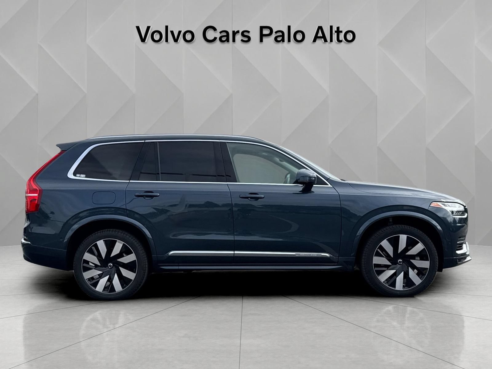 Certified 2023 Volvo XC90 T8 Ultimate AWD/4WD image 12