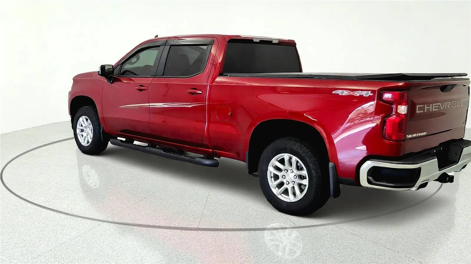 Used 2022 Chevrolet Silverado 1500 LT w/ Z71 Off-Road Package AWD/4WD image 4