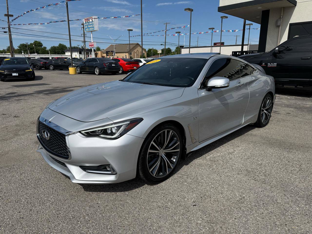 Used 2018 INFINITI Q60 3.0t Luxe w/ Sensory Package 3.0T Luxe RWD image 2