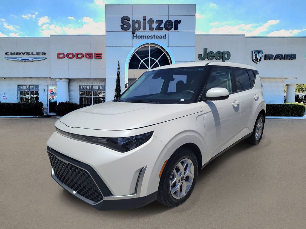 Used 2024 Kia Soul LX w/ Option Group 015 FWD image 4