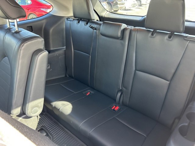 Used 2025 Toyota Highlander XLE image 16