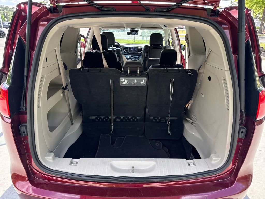 Used 2020 Chrysler Pacifica Touring-L Plus w/ Tire & Wheel Group image 31