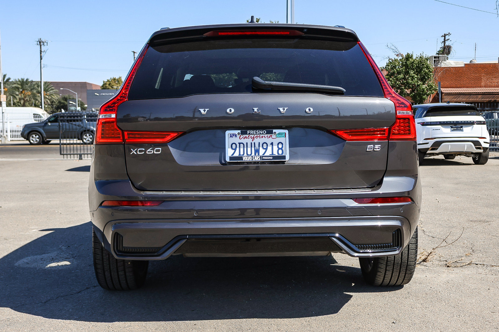 Used 2023 Volvo XC60 B5 Ultimate w/ Protection Package Premier FWD image 6
