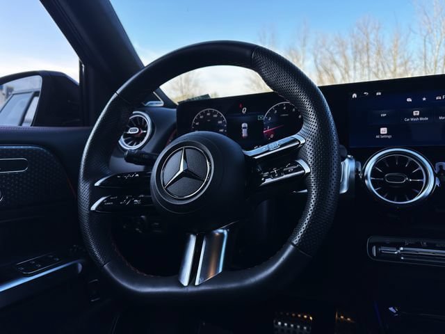 Used 2024 Mercedes-Benz GLB 250 image 23