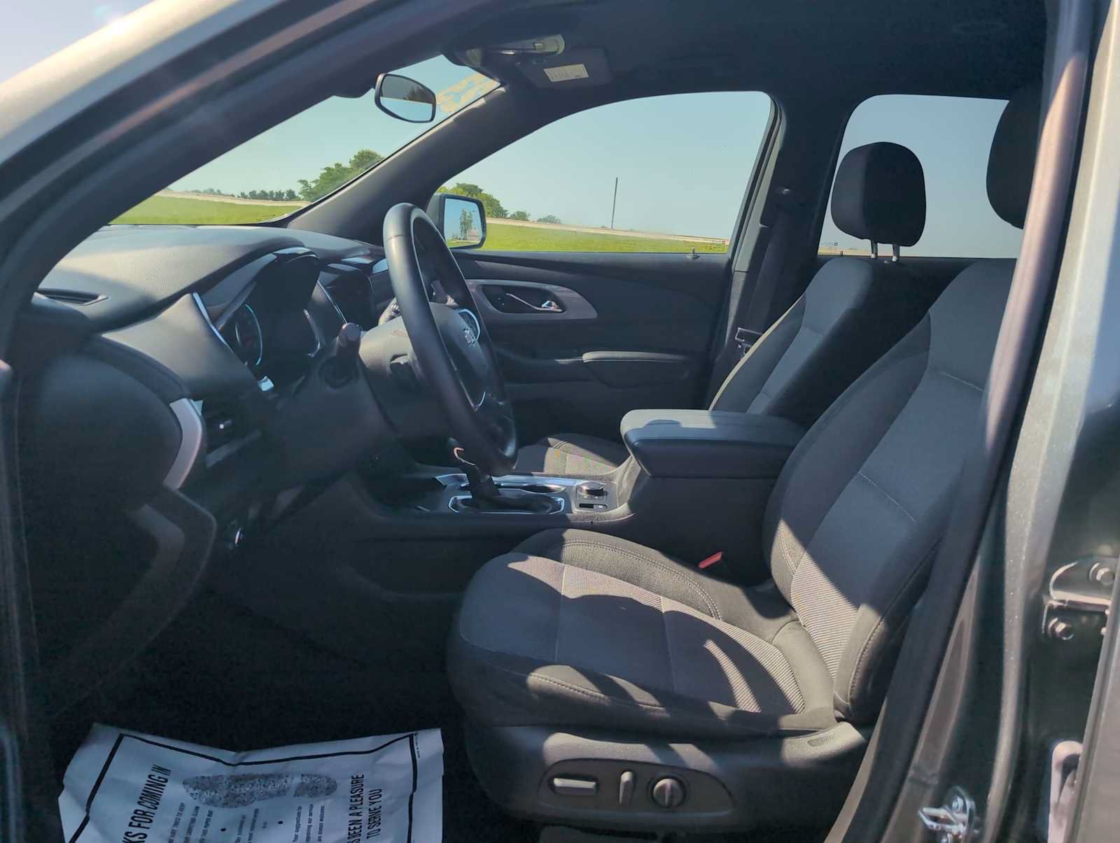 Used 2023 Chevrolet Traverse LT FWD image 19