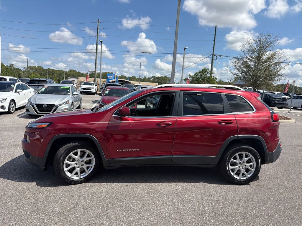 Used 2017 Jeep Cherokee Latitude w/ Trailer Tow Group FWD image 4